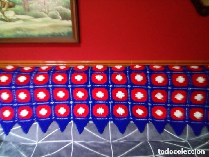 Antig&uuml;edades: COBERTOR PARA SOFA O CAMA HECHO DE GANCHILLOS - Foto 6