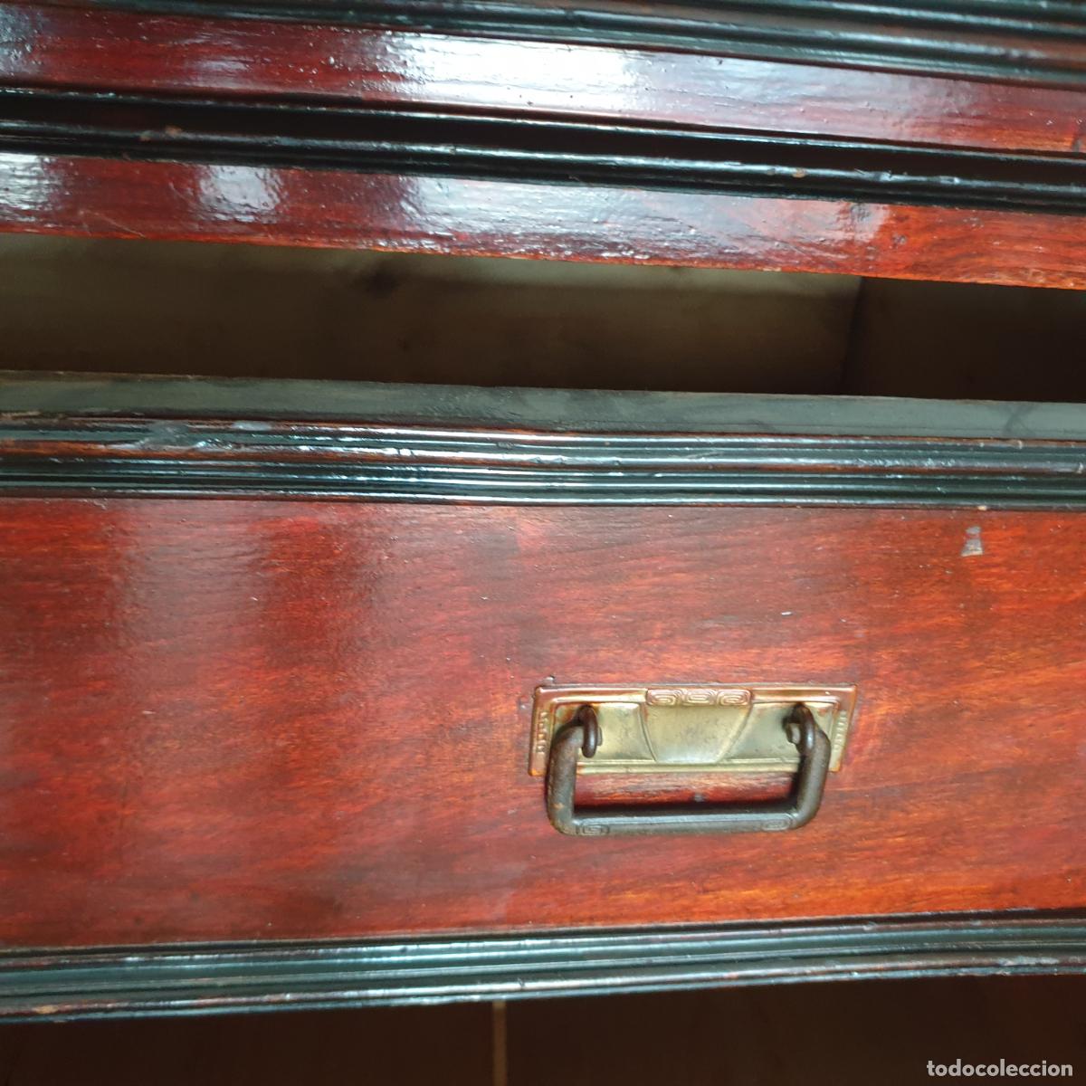 Antig&uuml;edades: ANTIGUA C&Oacute;MODA ALFONSINA CON COLUMNAS Y 4 CAJONES - Foto 15
