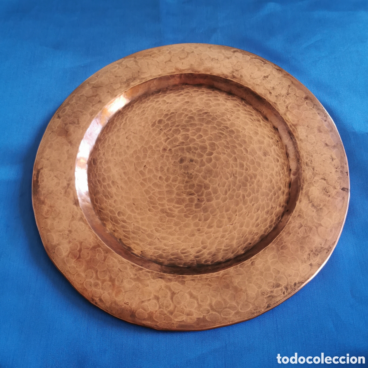 Antig&uuml;edades: ANTIGUA BANDEJA DE BRONCE MARTILLEADO - Foto 1