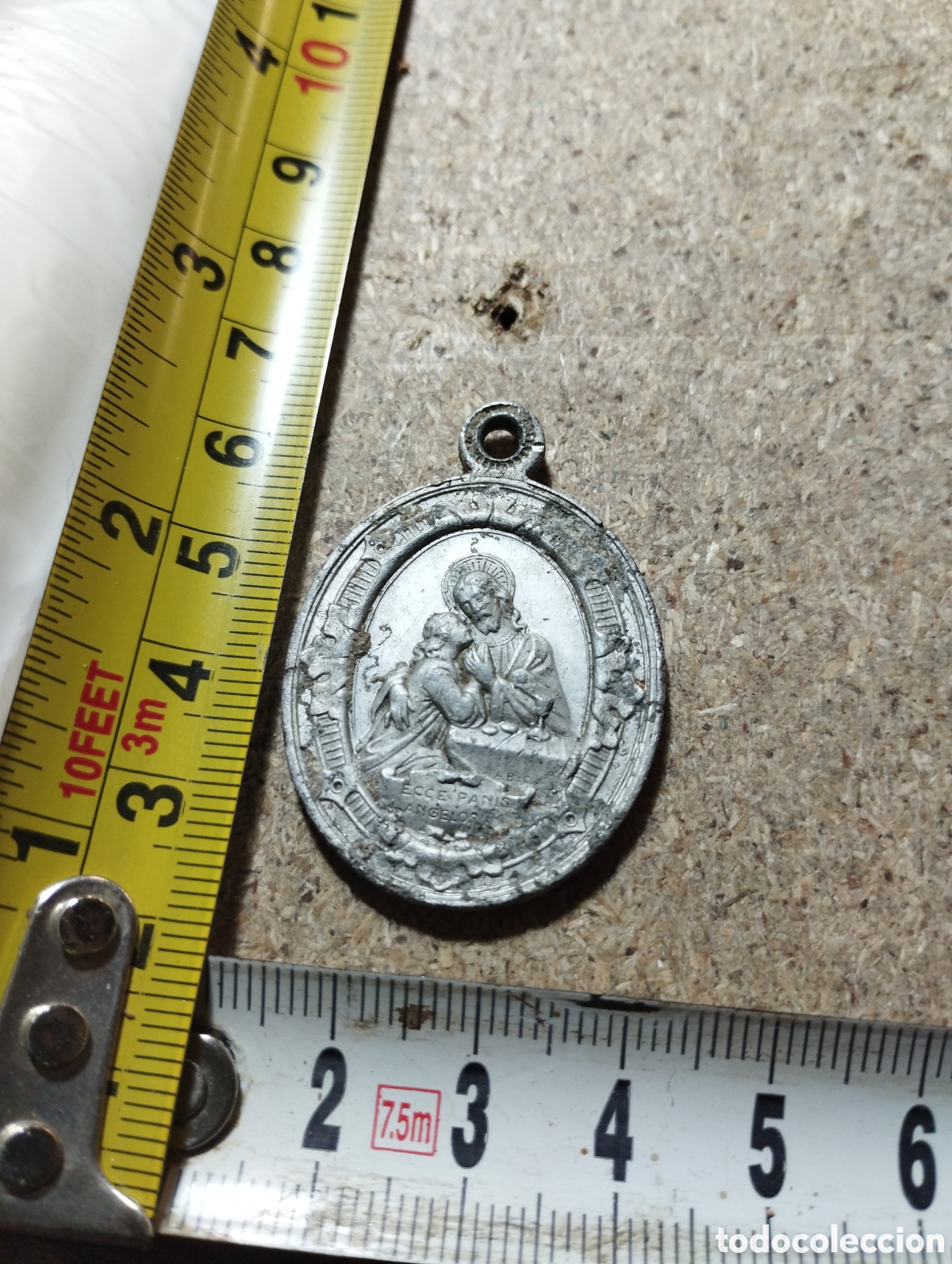 Antig&uuml;edades: Medalla de la primera comuni&oacute;n de aluminio - Foto 1