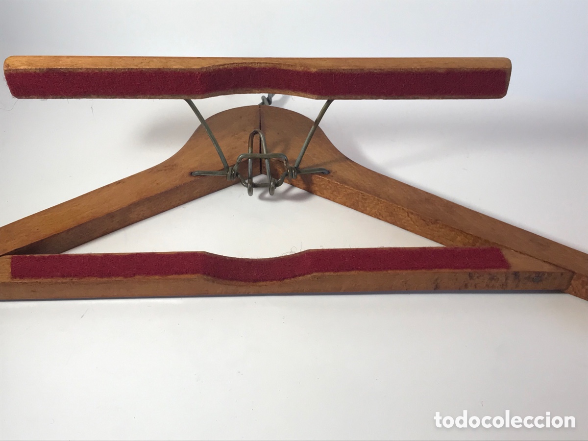 Antig&uuml;edades: Antigua percha de madera y metal - Foto 3