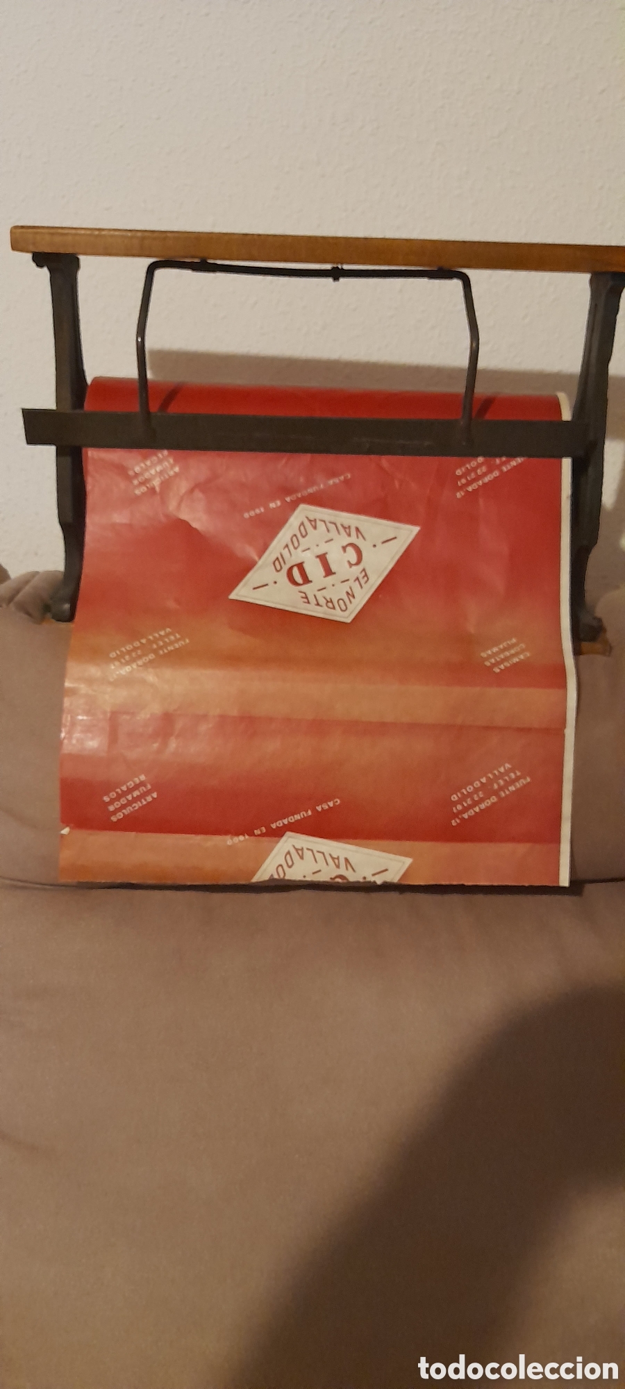 Antig&uuml;edades: Soporte antiguo de tienda - Foto 1