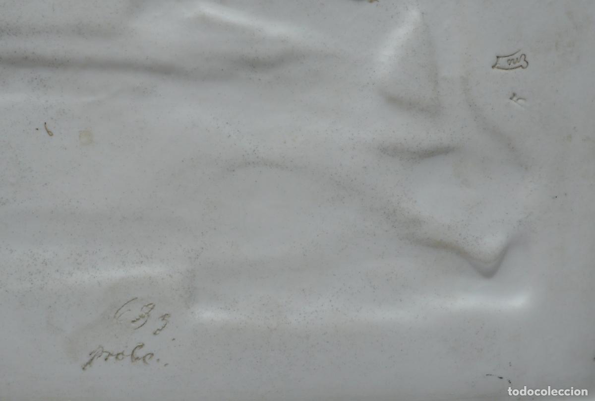 Antig&uuml;edades: placa de porcelana con mujer - Foto 4