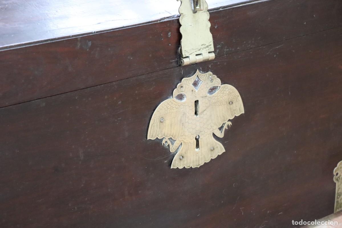 Antig&uuml;edades: Arc&oacute;n de madera ebonizada con herrajes y cantoneras de plata - Foto 7