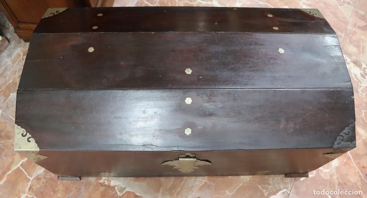 Antig&uuml;edades: Arc&oacute;n de madera ebonizada con herrajes y cantoneras de plata - Foto 11