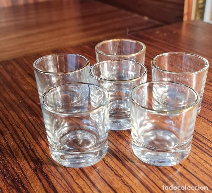 Antig&uuml;edades: 6 Vasos de licor peque&ntilde;os - Foto 1