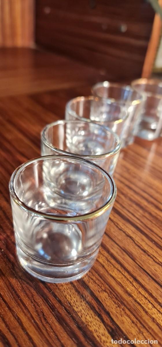 Antig&uuml;edades: 6 Vasos de licor peque&ntilde;os - Foto 2