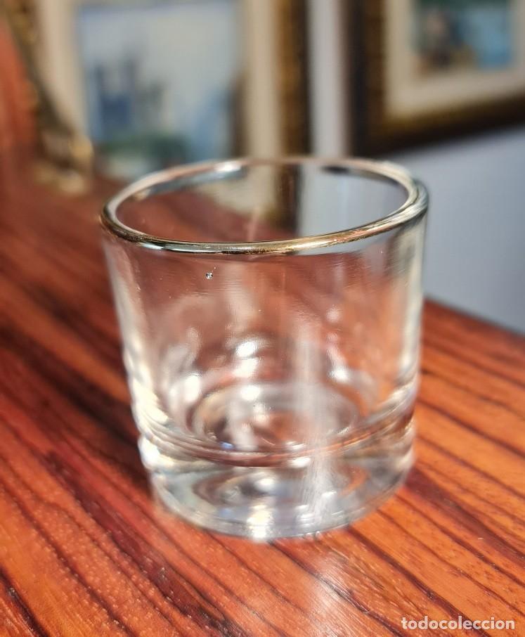 Antig&uuml;edades: 6 Vasos de licor peque&ntilde;os - Foto 3