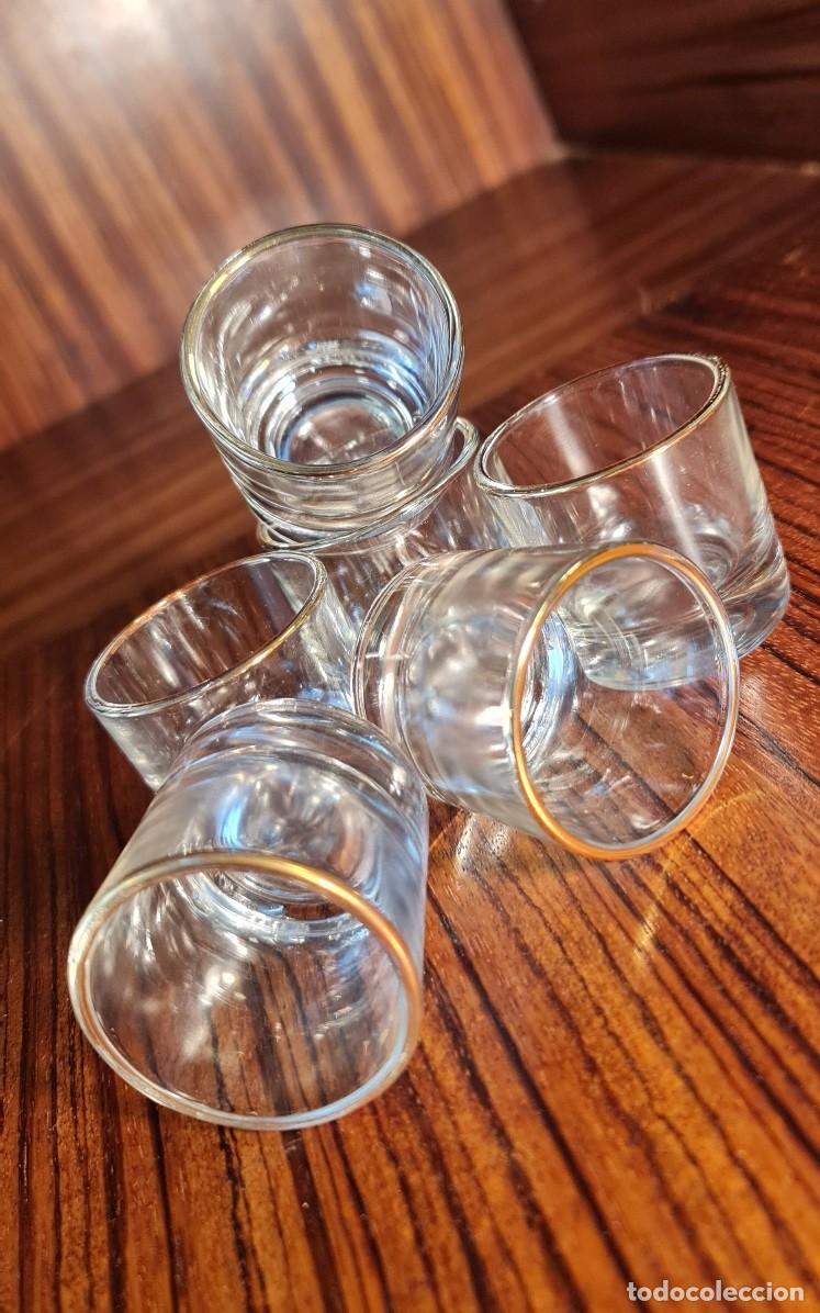 Antig&uuml;edades: 6 Vasos de licor peque&ntilde;os - Foto 5