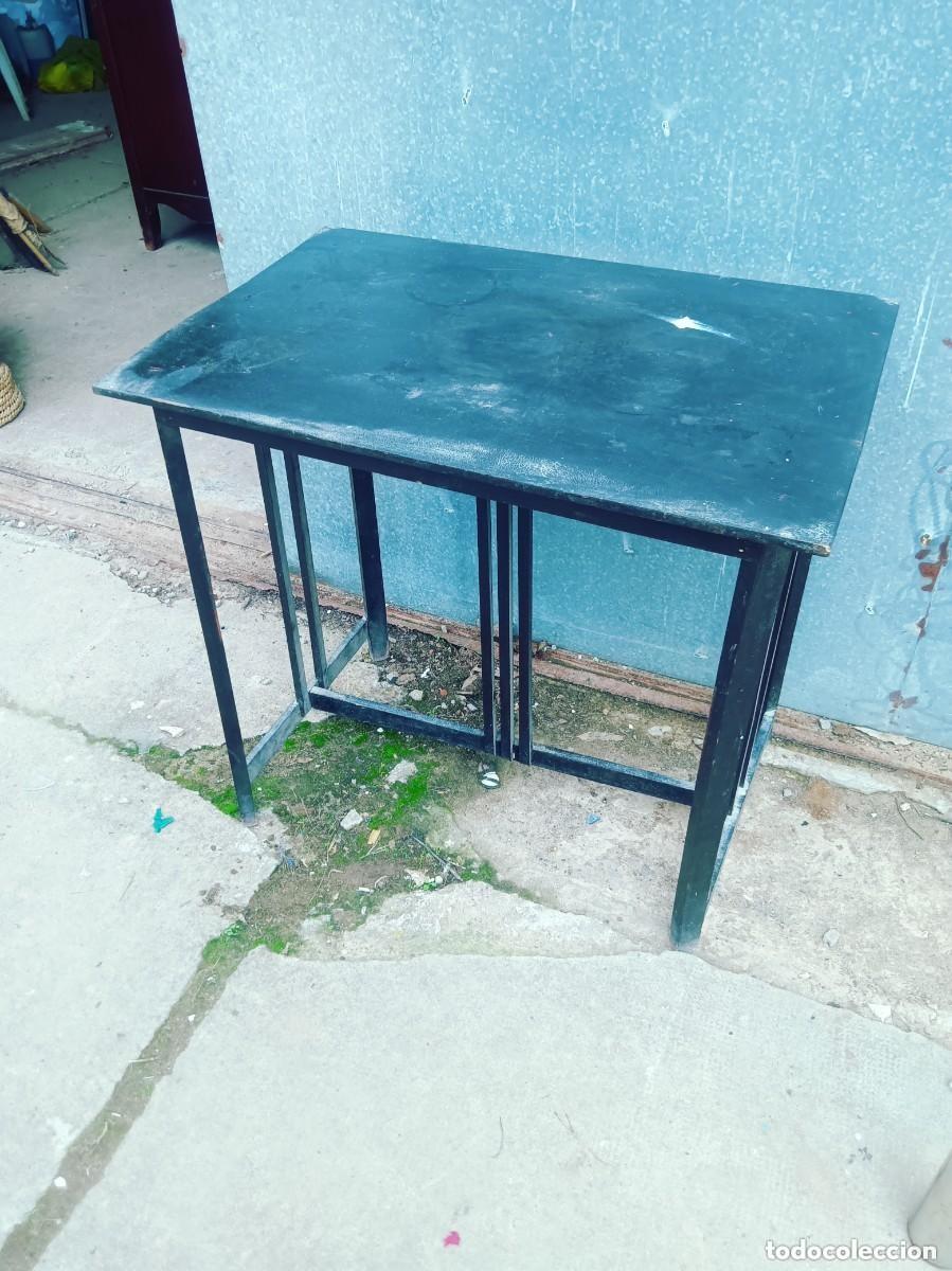 Antig&uuml;edades: Mesa auxiliar antigua - Foto 1