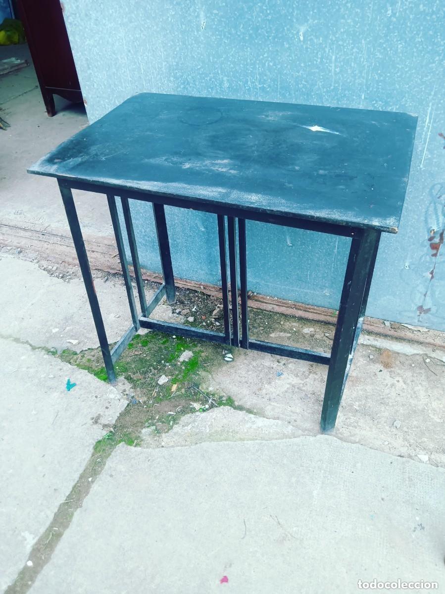 Antig&uuml;edades: Mesa auxiliar antigua - Foto 2