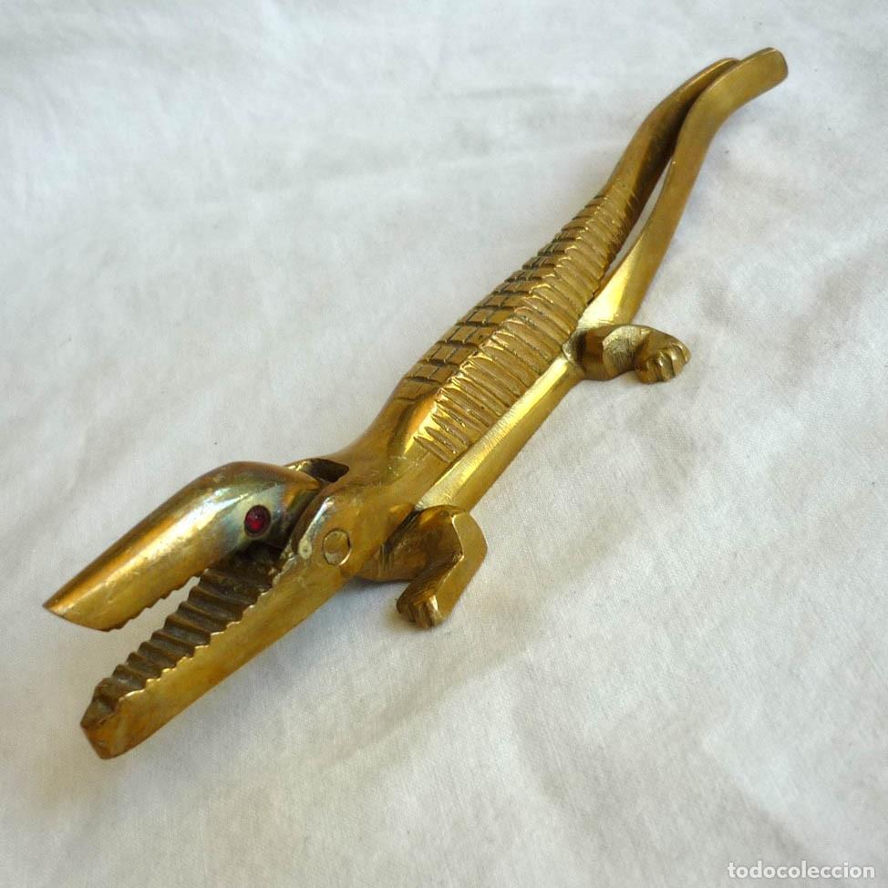 Antig&uuml;edades: Cascanueces de bronce en forma de cocodrilo - Foto 1