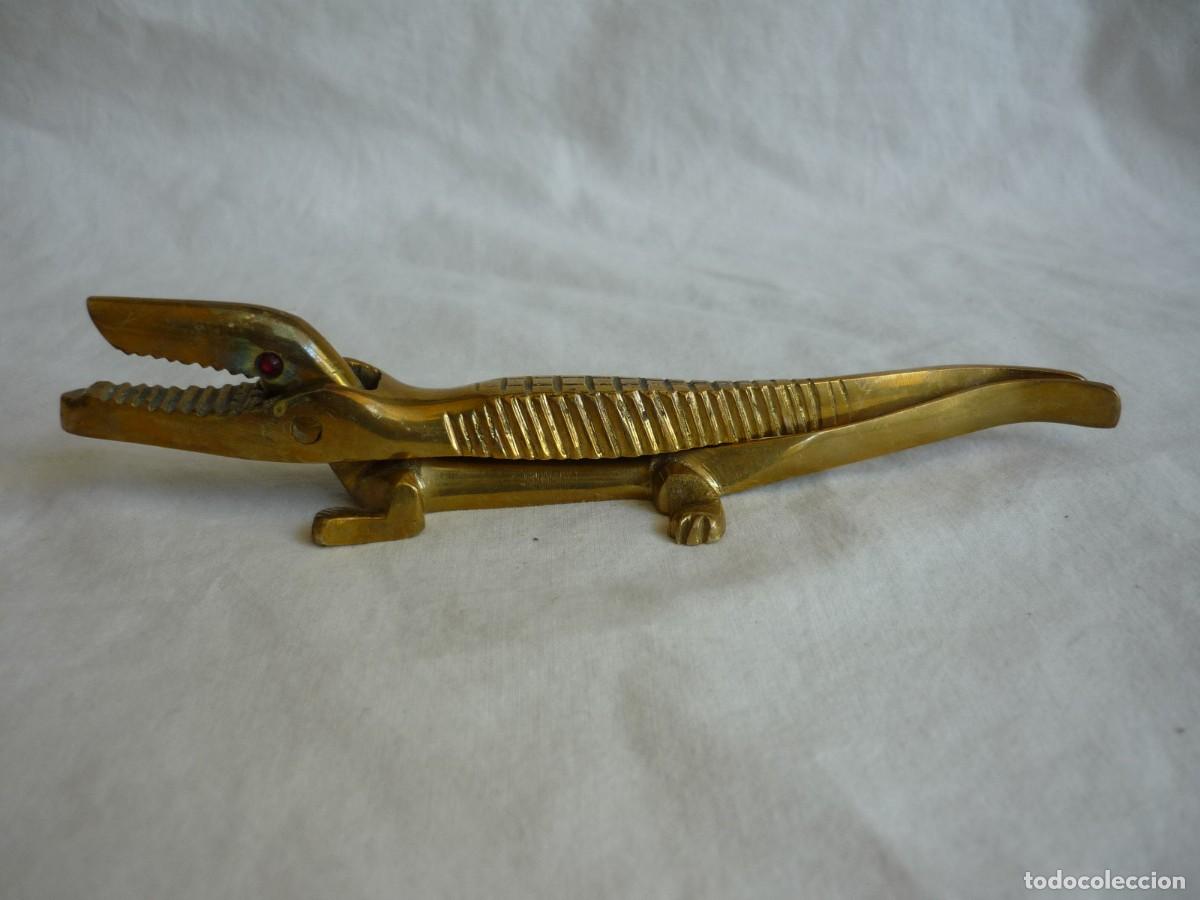 Antig&uuml;edades: Cascanueces de bronce en forma de cocodrilo - Foto 2