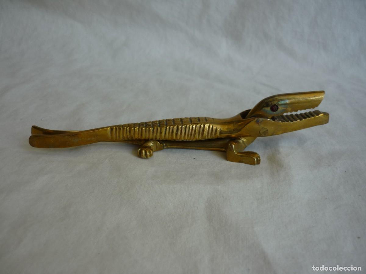 Antig&uuml;edades: Cascanueces de bronce en forma de cocodrilo - Foto 3