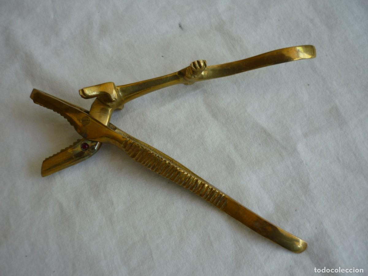 Antig&uuml;edades: Cascanueces de bronce en forma de cocodrilo - Foto 4