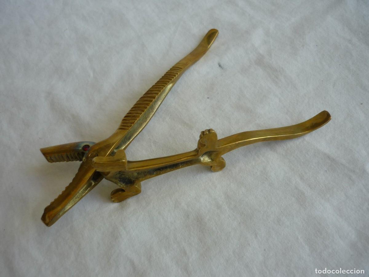 Antig&uuml;edades: Cascanueces de bronce en forma de cocodrilo - Foto 5