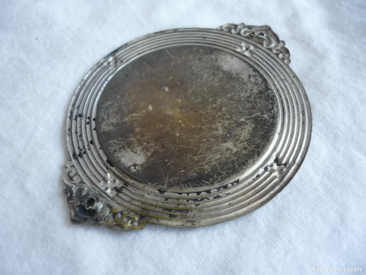 Antig&uuml;edades: Placa de lat&oacute;n ba&ntilde;ado Nuestra Se&ntilde;ora de la Pe&ntilde;a - Foto 3
