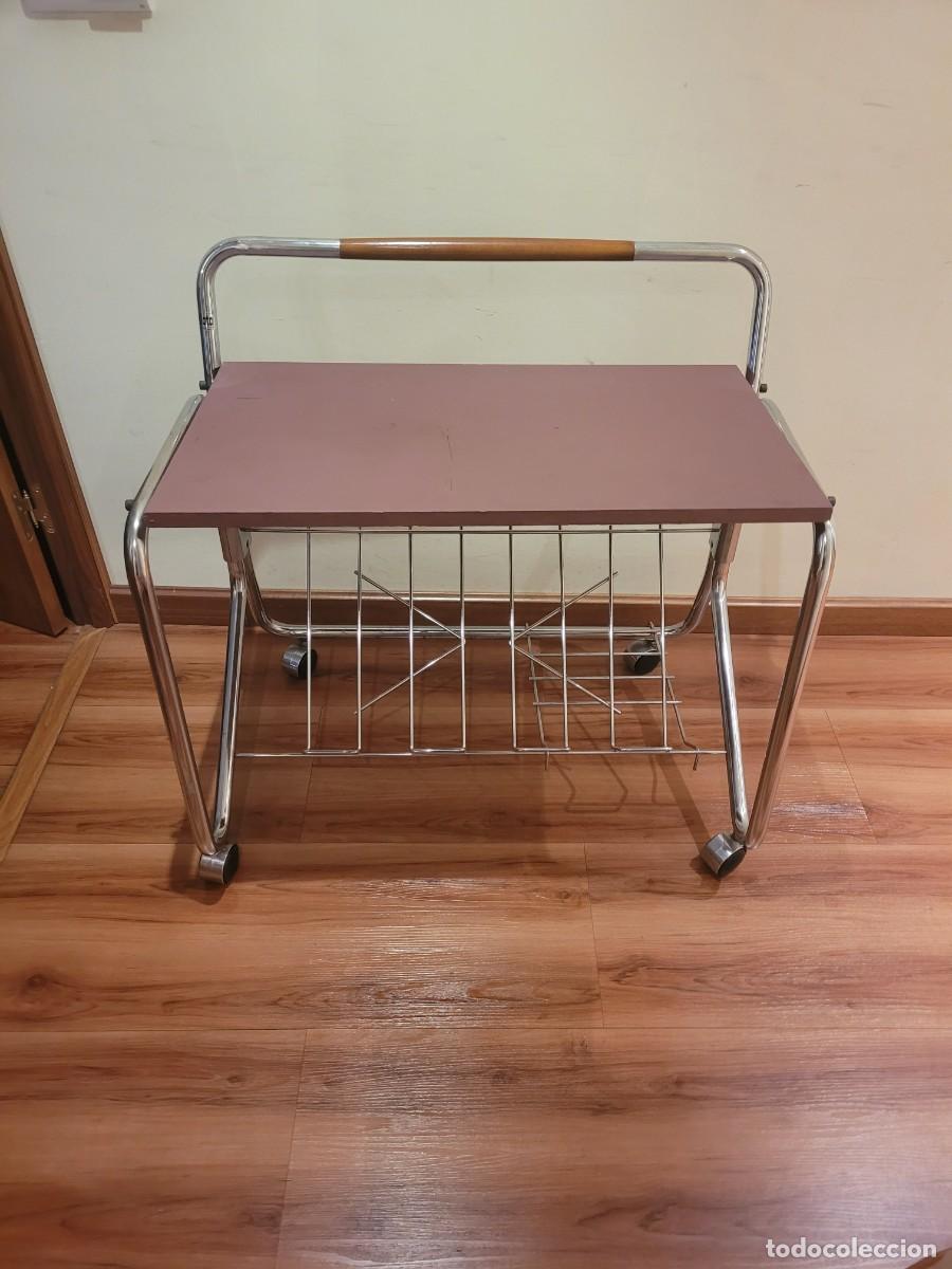 Antig&uuml;edades: Mesa retro con ruedas cromada televisi&oacute;n - Foto 1