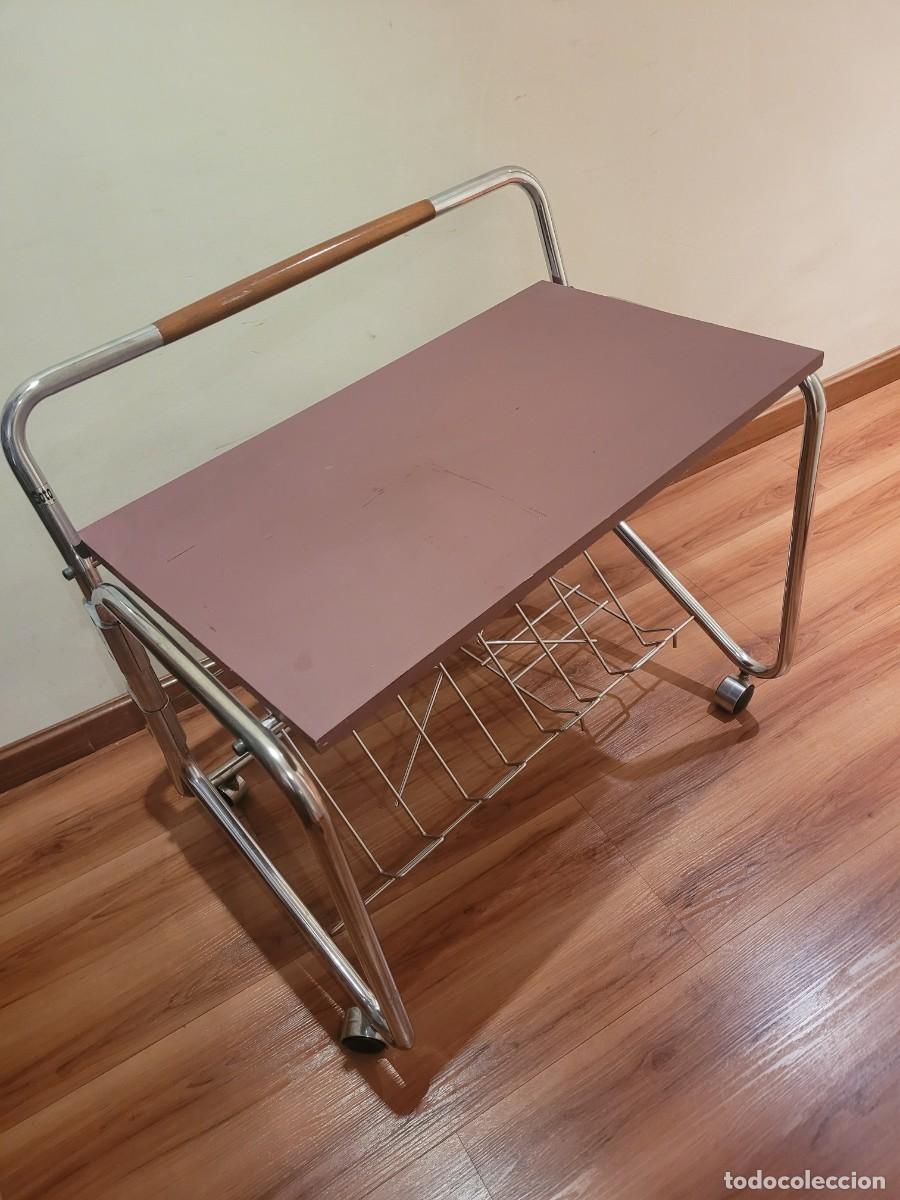 Antig&uuml;edades: Mesa retro con ruedas cromada televisi&oacute;n - Foto 2