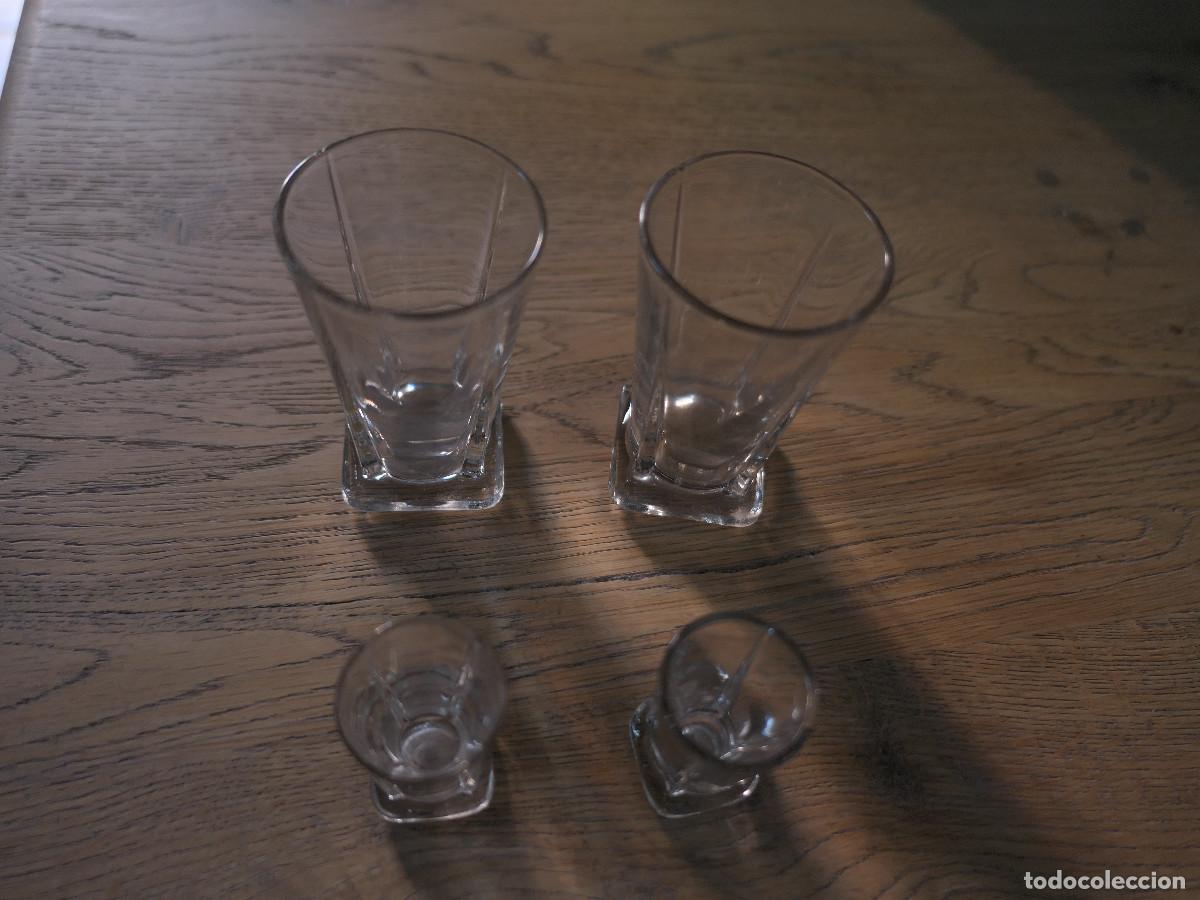 Antig&uuml;edades: Conjunto de antiguos vasos de licor - Foto 2