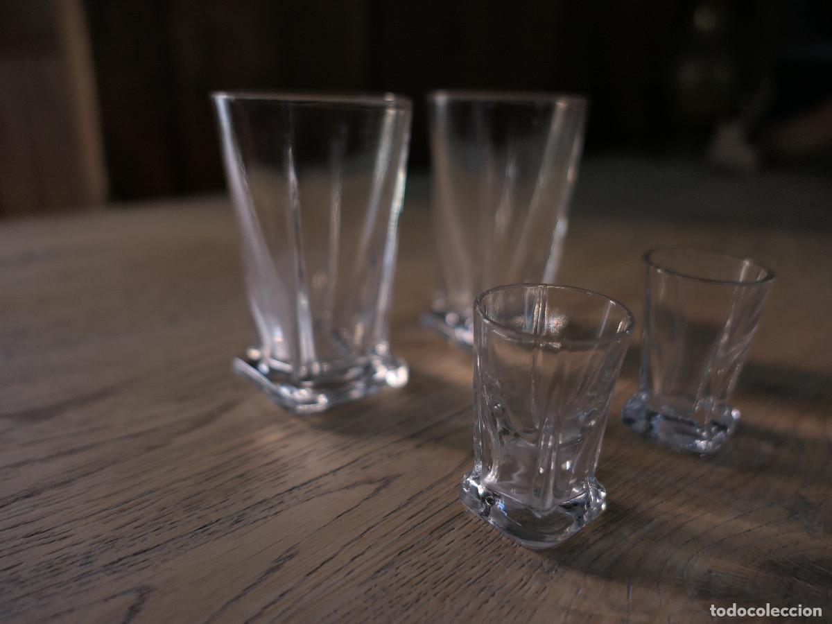 Antig&uuml;edades: Conjunto de antiguos vasos de licor - Foto 3