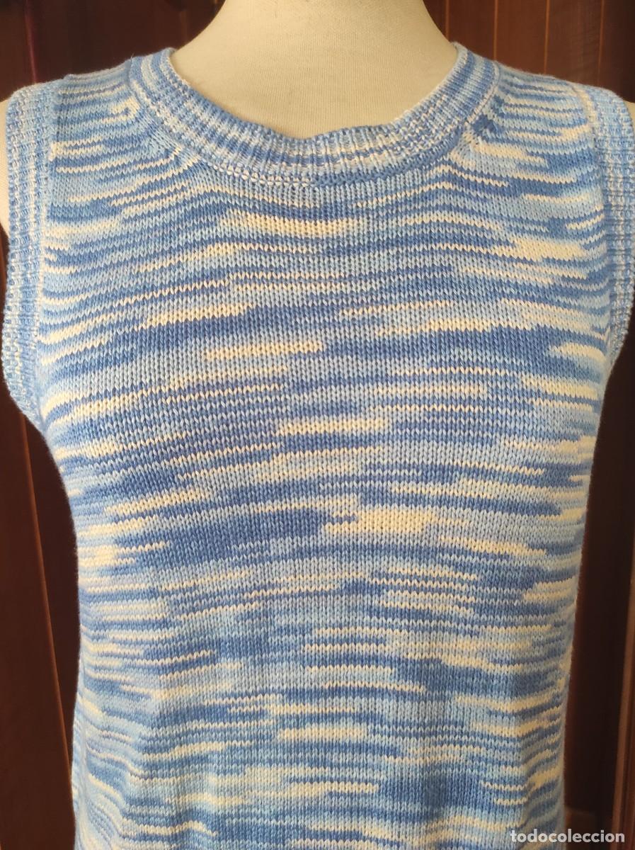 Antig&uuml;edades: BONITO VESTIDO DE PUNTO CELESTE Y BLANCO. - Foto 2