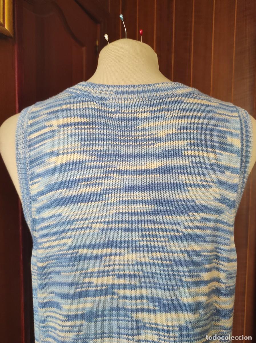 Antig&uuml;edades: BONITO VESTIDO DE PUNTO CELESTE Y BLANCO. - Foto 5
