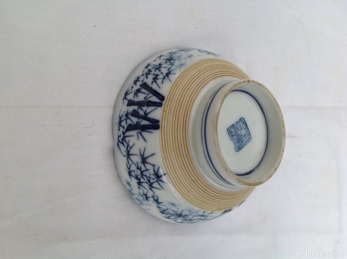 Antig&uuml;edades: Cuenco chino azul y blanco con decoraci&oacute;n de bambu - Foto 3