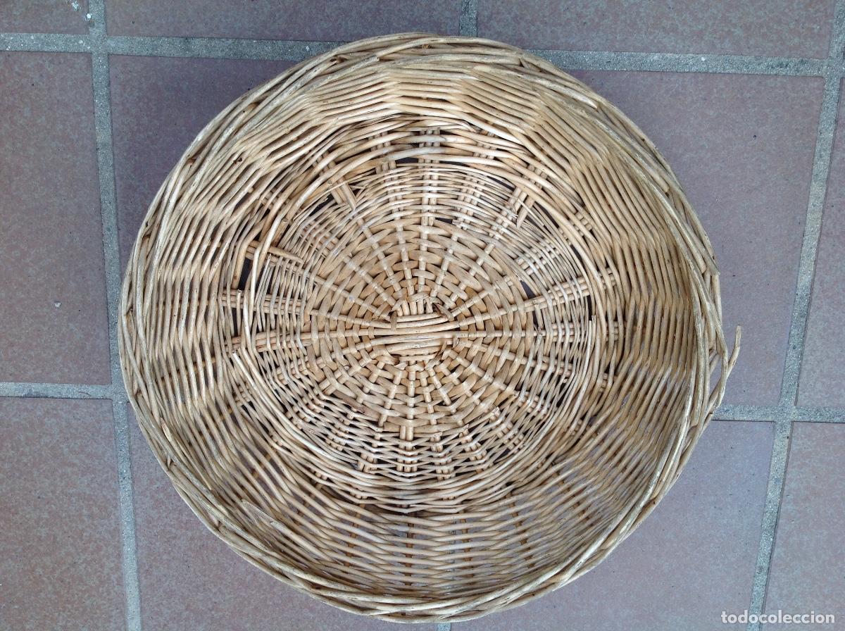 Antig&uuml;edades: Cesta circular de Mimbre trenzado - Foto 1