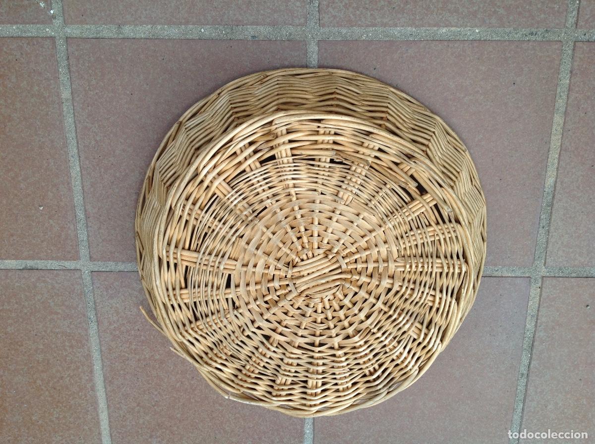 Antig&uuml;edades: Cesta circular de Mimbre trenzado - Foto 2