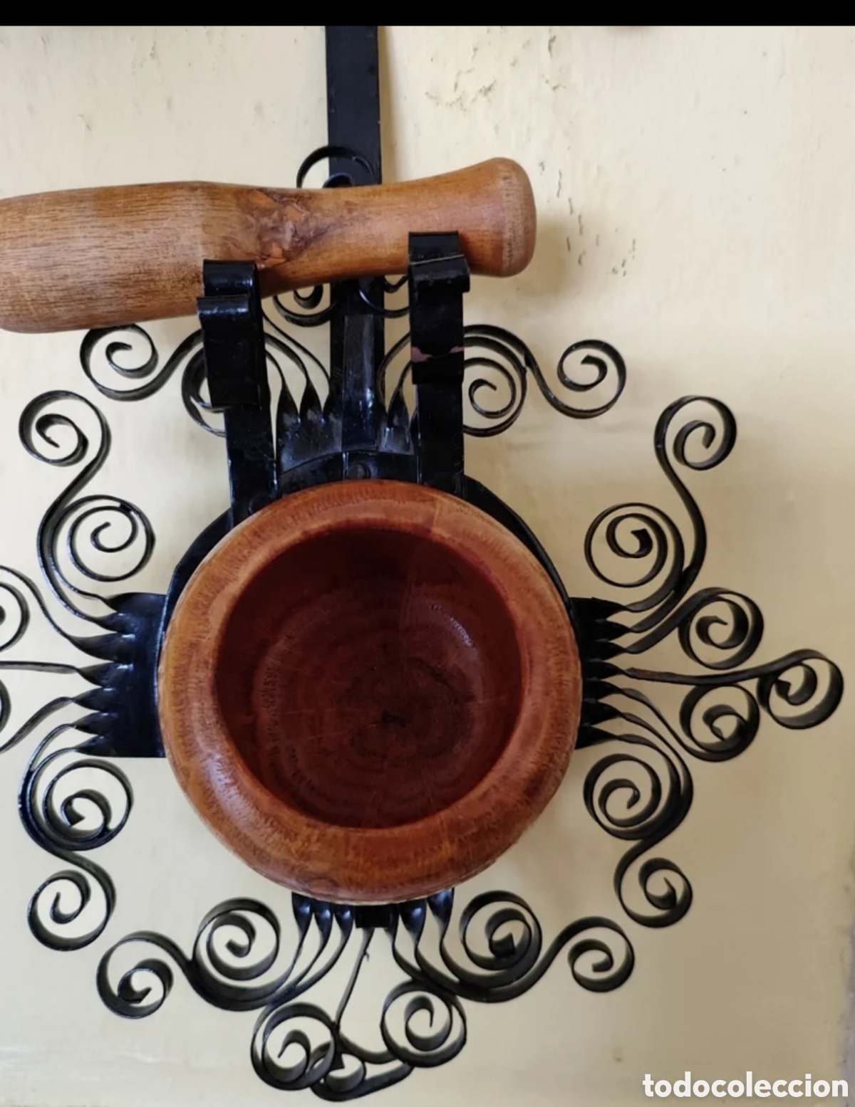 Antig&uuml;edades: Antiguo colgador para almirez - Foto 2