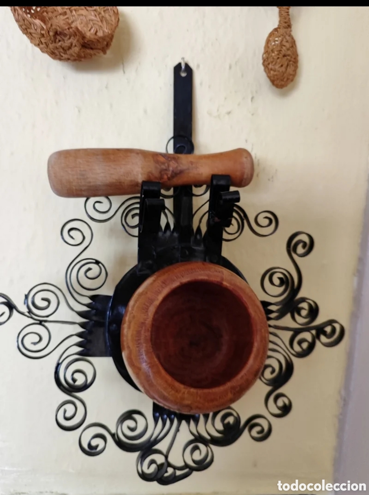 Antig&uuml;edades: Antiguo colgador para almirez - Foto 1