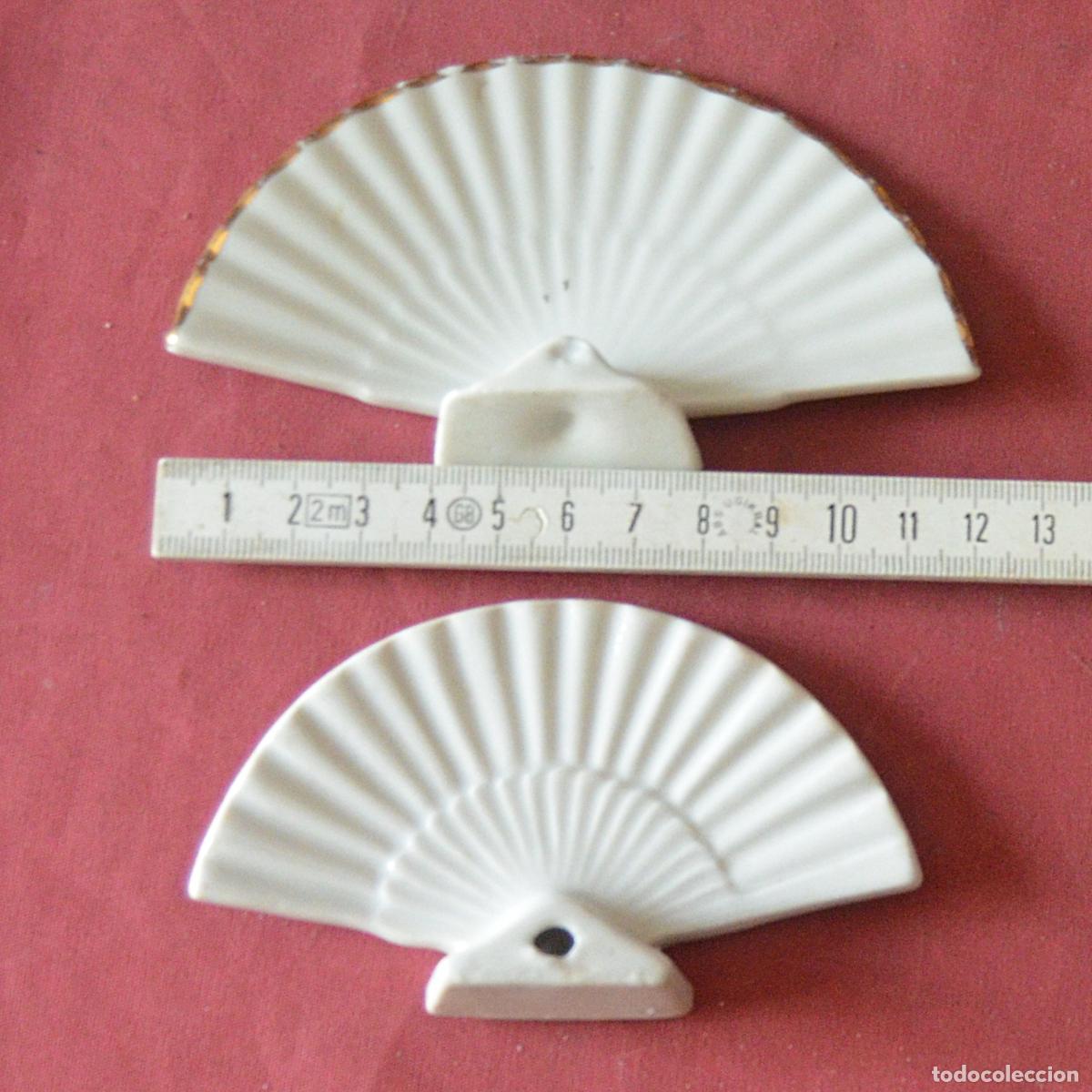 Antig&uuml;edades: 2 PEQUE&Ntilde;OS ABANICOS DE CERAMICA - Foto 2