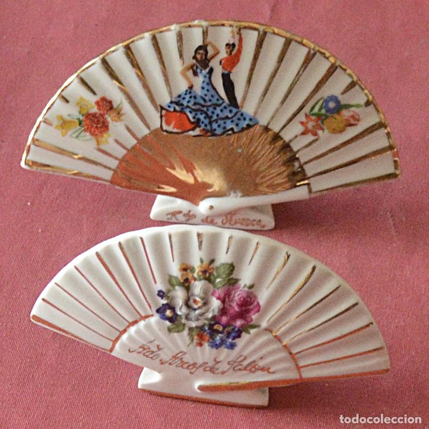 Antig&uuml;edades: 2 PEQUE&Ntilde;OS ABANICOS DE CERAMICA - Foto 4