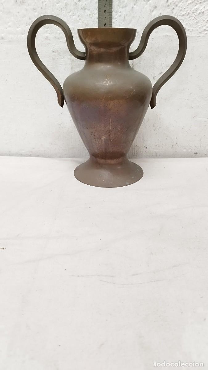 Antig&uuml;edades: Antiguo jarr&oacute;n de cobre y metal - Foto 1