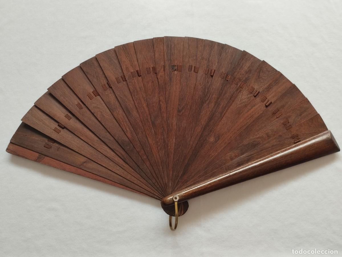 Antig&uuml;edades: Antiguo abanico de madera noble - Foto 1