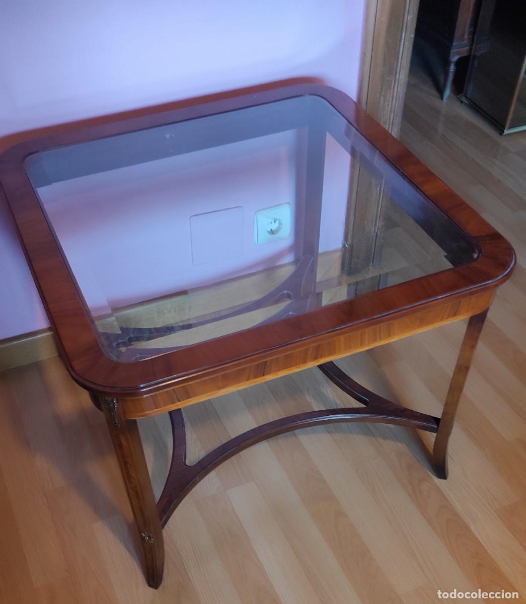 Antig&uuml;edades: MESA DE CENTRO EN MADERA DE RAIZ CON CRISTAL BISELADO - Foto 1