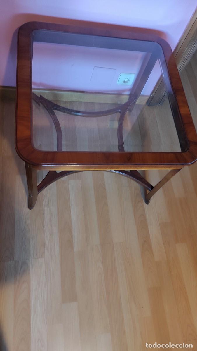 Antig&uuml;edades: MESA DE CENTRO EN MADERA DE RAIZ CON CRISTAL BISELADO - Foto 2