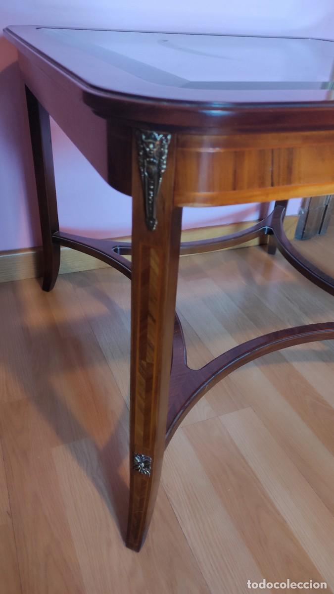 Antig&uuml;edades: MESA DE CENTRO EN MADERA DE RAIZ CON CRISTAL BISELADO - Foto 4