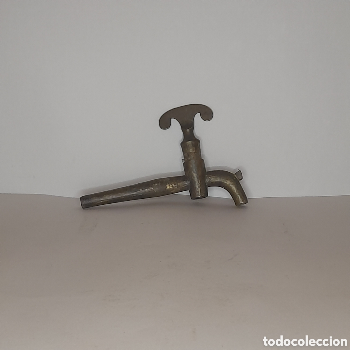 Antig&uuml;edades: Antigua espitas de laton. - Foto 1