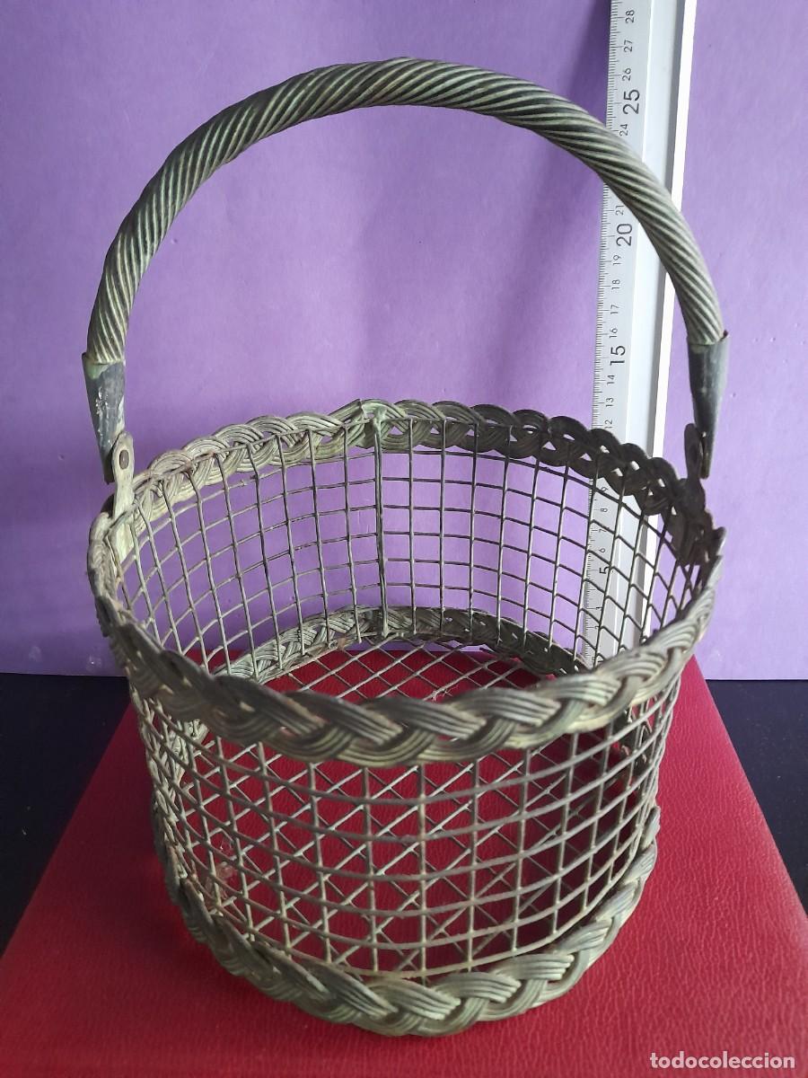 Antig&uuml;edades: Antigua cesta hierro/bronce - Foto 2