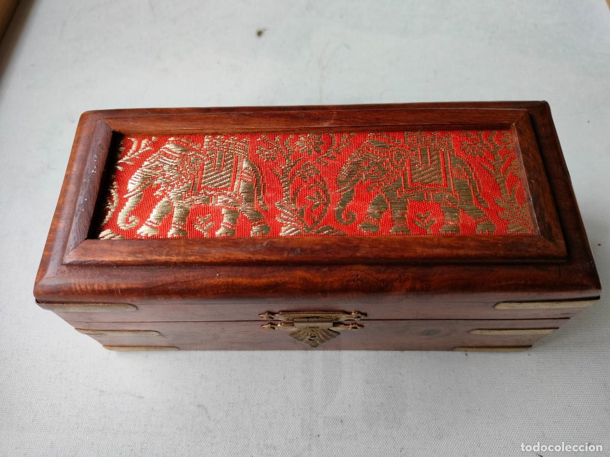 Antig&uuml;edades: PEQUE&Ntilde;A CAJA DE MADERA. - Foto 1