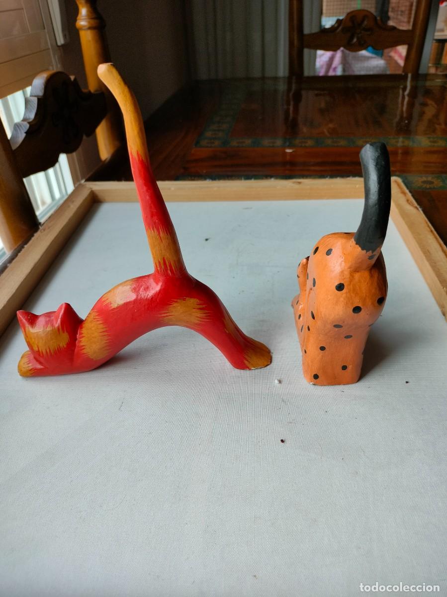 Antig&uuml;edades: 2 PEQUE&Ntilde;OS GATITOS DE MADERA PINTADOS. - Foto 3