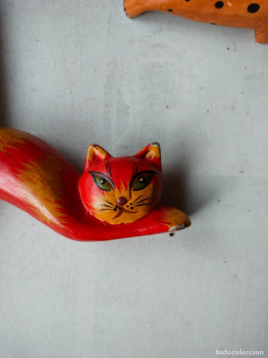 Antig&uuml;edades: 2 PEQUE&Ntilde;OS GATITOS DE MADERA PINTADOS. - Foto 7