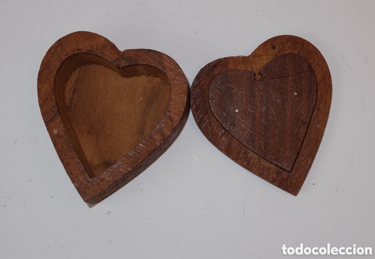 Antig&uuml;edades: Caja de madera tropical tallada en forma de coraz&oacute;n - Foto 2