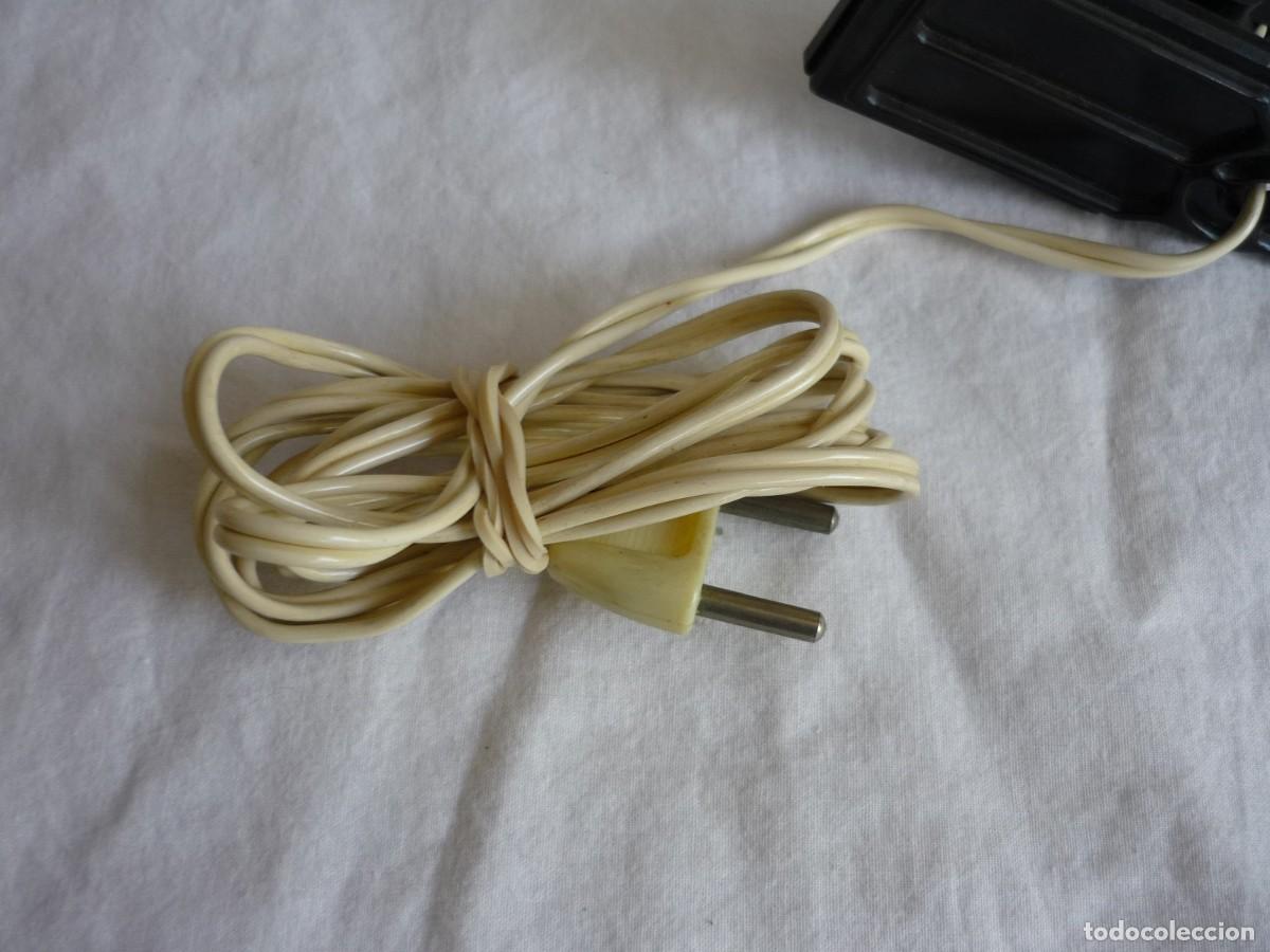 Antig&uuml;edades: L&aacute;mpara de pinza en baquelita con interruptor funcionando - Foto 5