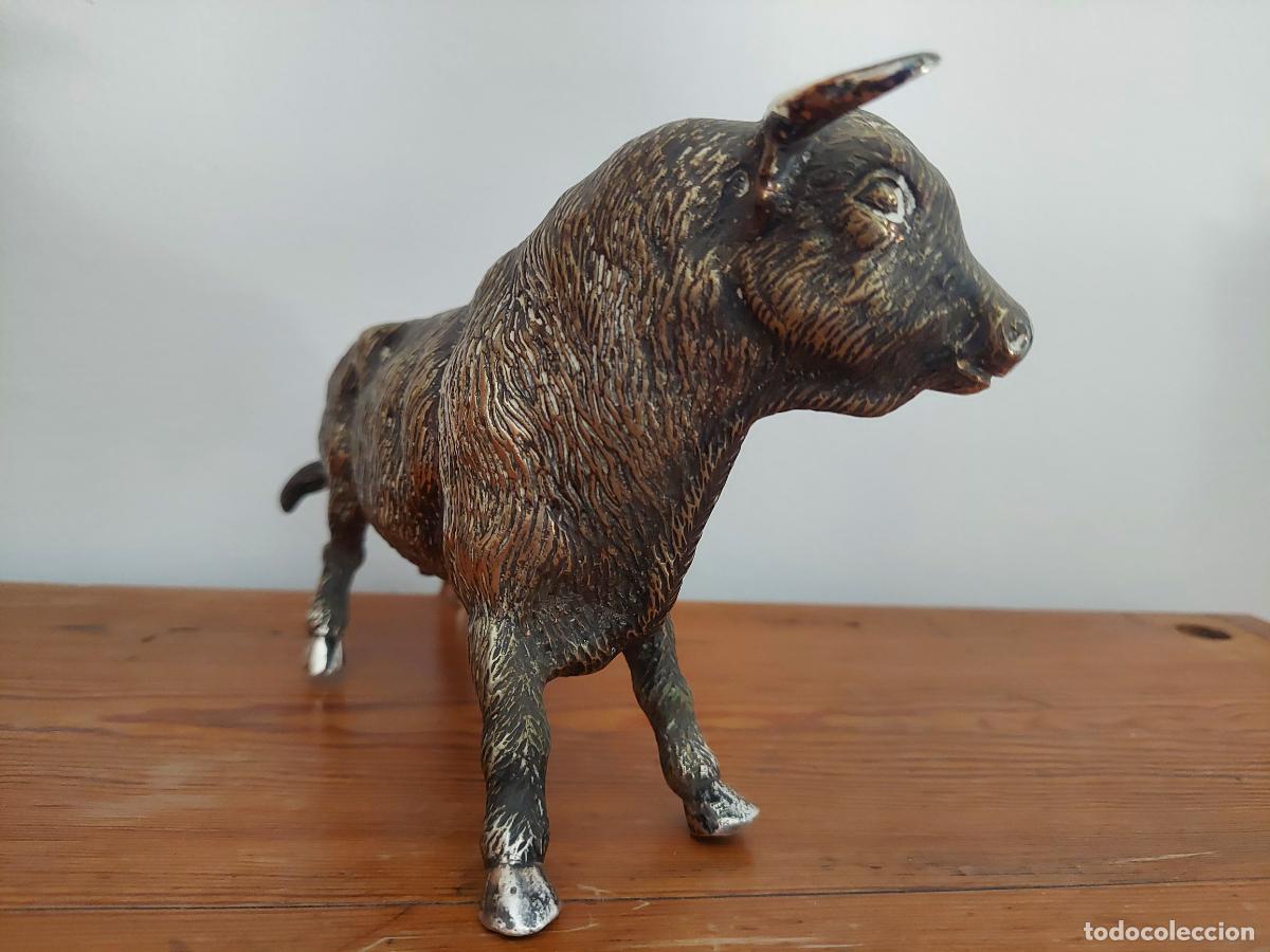 Antig&uuml;edades: Antiguo toro de alpaca plateado - Foto 3