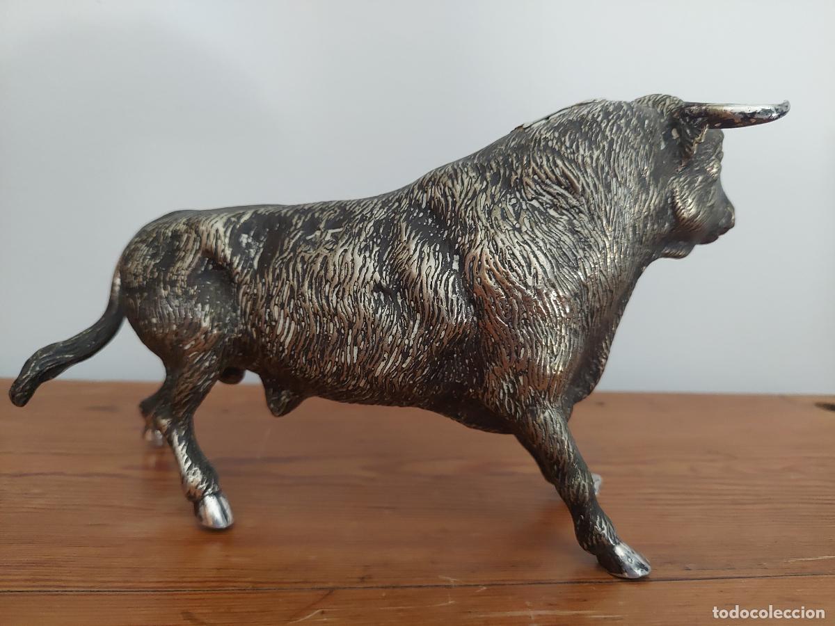 Antig&uuml;edades: Antiguo toro de alpaca plateado - Foto 4