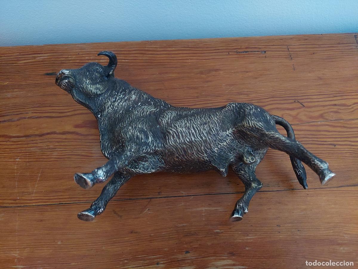 Antig&uuml;edades: Antiguo toro de alpaca plateado - Foto 13