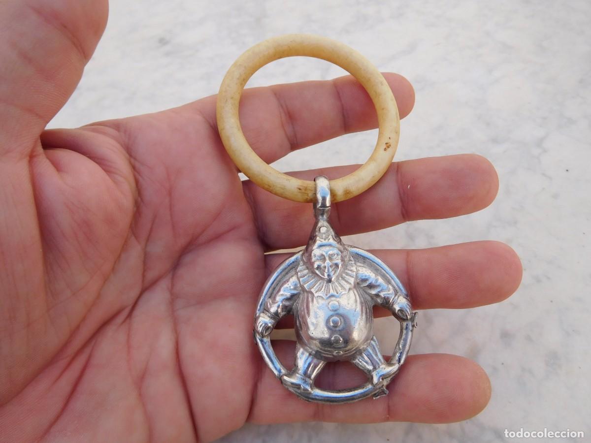 Antig&uuml;edades: Sonajero de plata antiguo - Foto 2